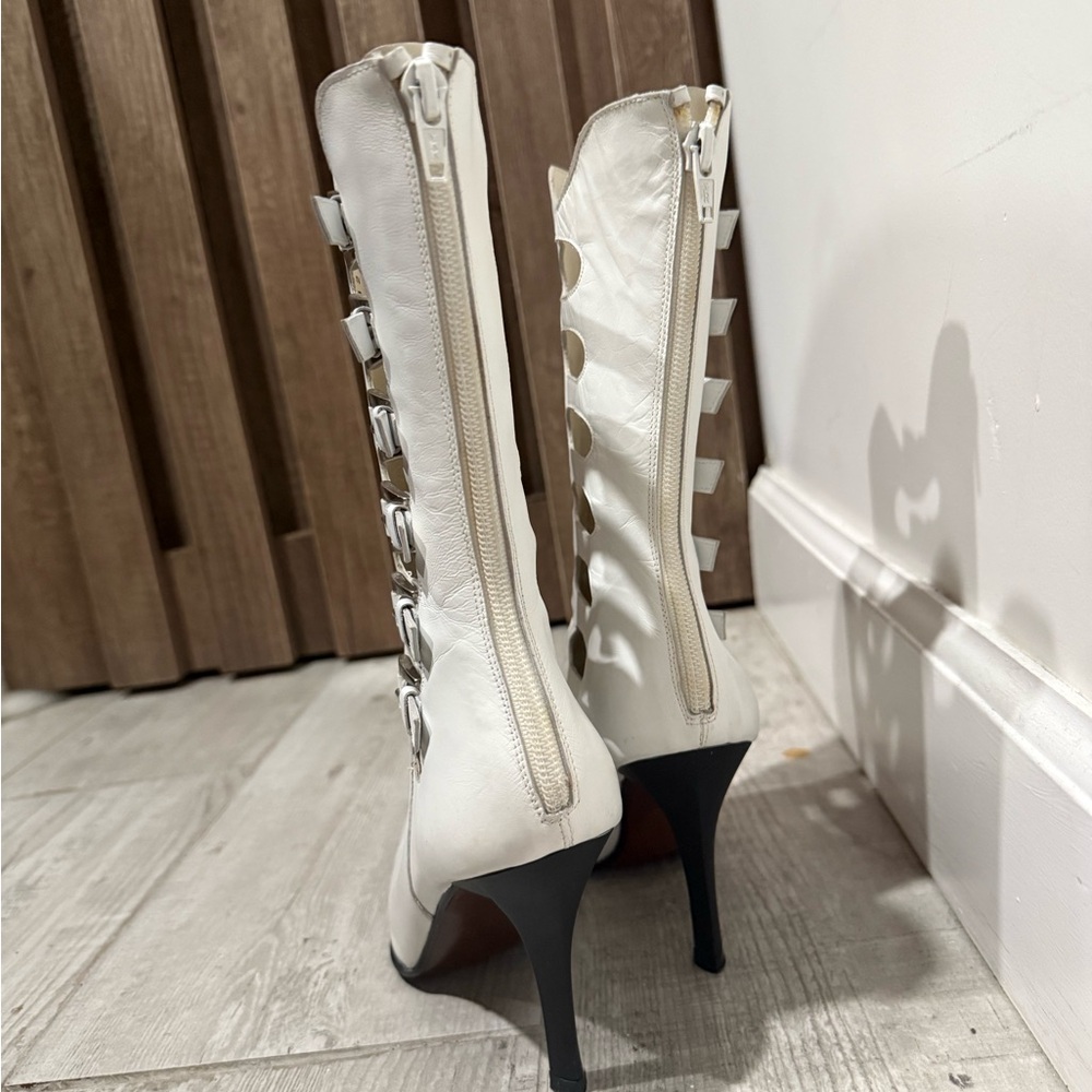 Stuart Weitzman White Leather Strappy Pointed-Toe Heeled Boots - Picture 7 of 12